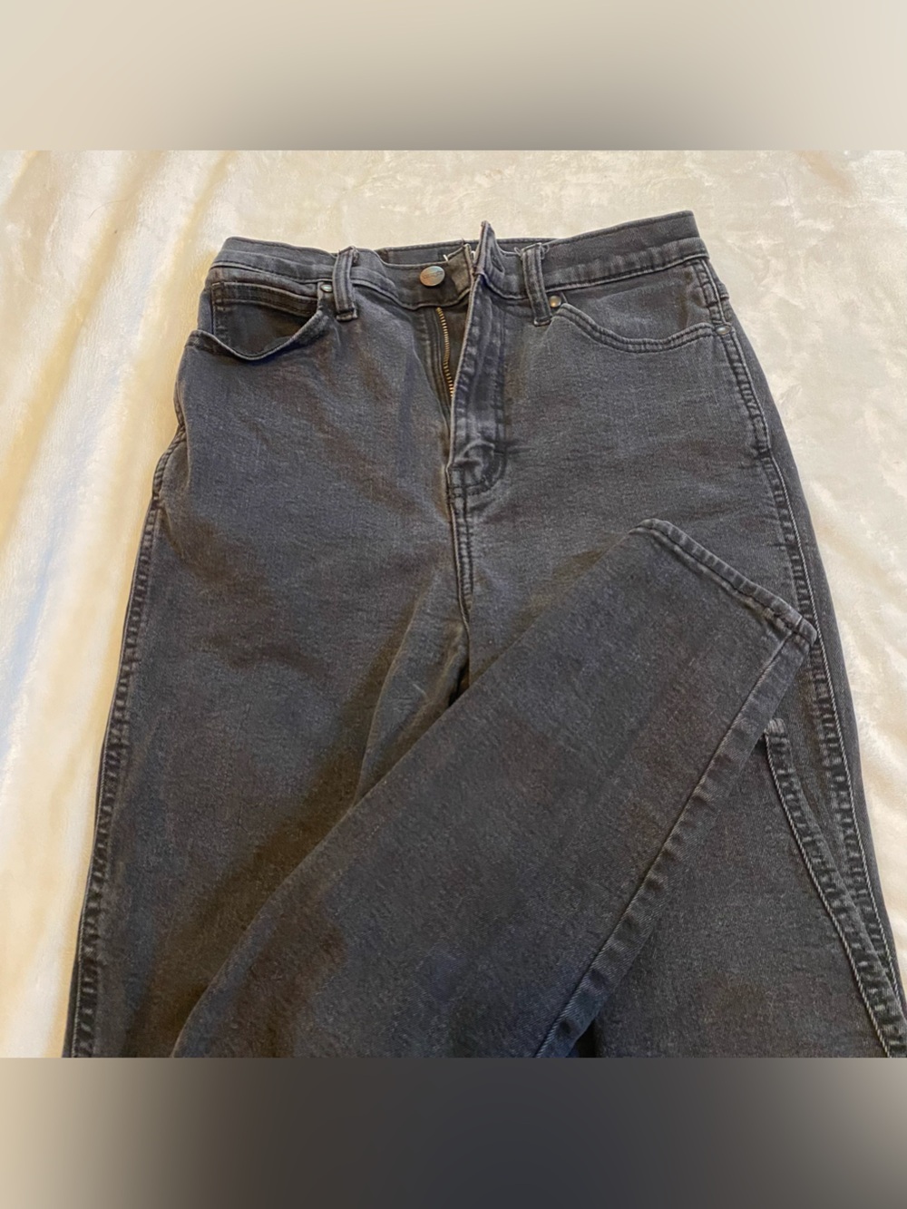 Wrangler High-Rise Women's Black Washed Jeans